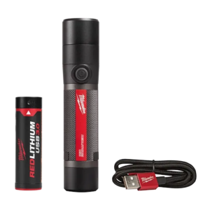 Linterna compacta de 800 L recargable mediante USB